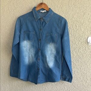 It Girl by Forever 21 Denim Button Down Shirt Women’s Size M Blue Long Sleeve